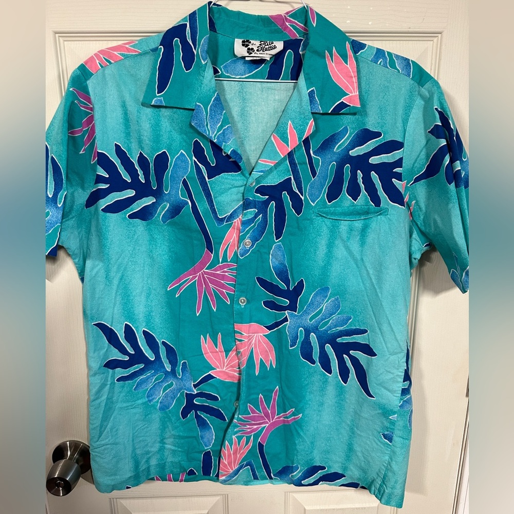 Hilo Hattie men’s cut Hawaiian shirt in teal with graphic hibiscus XL